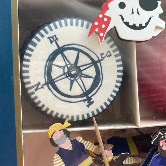 🏴‍☠️🧁AHOY!!  PIRATE CUPCAKE KIT - New in box - Picture 3 of 8